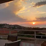 Romana Avec Piscine Et Jacuzzi 公寓式酒店 4*