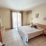Romana Avec Piscine Et Jacuzzi 公寓式酒店 4*