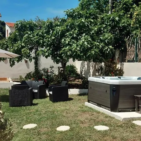 Romana Avec Piscine Et Jacuzzi