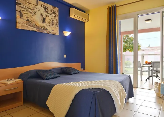Lägenhetshotell Romana Avec Piscine Et Jacuzzi 4*