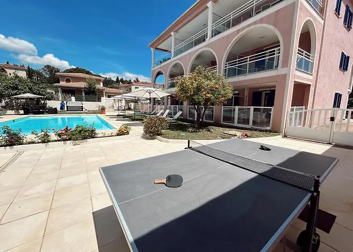 Lägenhetshotell Romana Avec Piscine Et Jacuzzi