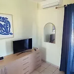 Romana Avec Piscine Et Jacuzzi 4* 普罗普里亚诺