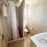 Romana Avec Piscine Et Jacuzzi 公寓式酒店 4*