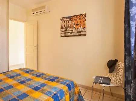 Romana Avec Piscine Et Jacuzzi Апарт-отель 4*