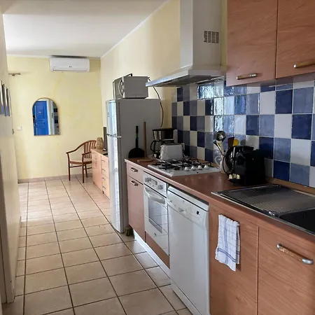 Romana Avec Piscine Et Jacuzzi Апарт-отель 4*