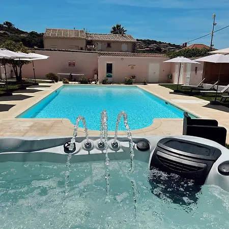 Romana Avec Piscine Et Jacuzzi Apartmanhotel