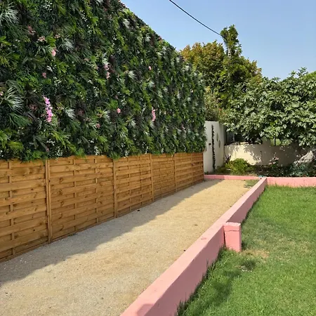 Romana Avec Piscine Et Jacuzzi 4*