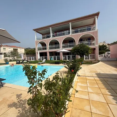 Apart Otel Romana Avec Piscine Et Jacuzzi 4*