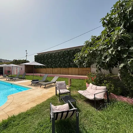 Romana Avec Piscine Et Jacuzzi Apartmanhotel 4*