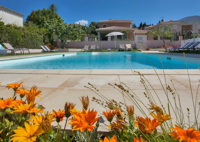 Romana Avec Piscine Et Jacuzzi 아파트호텔