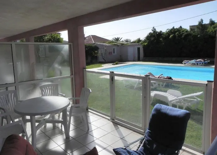 Romana Avec Piscine Et Jacuzzi 아파트호텔 4*